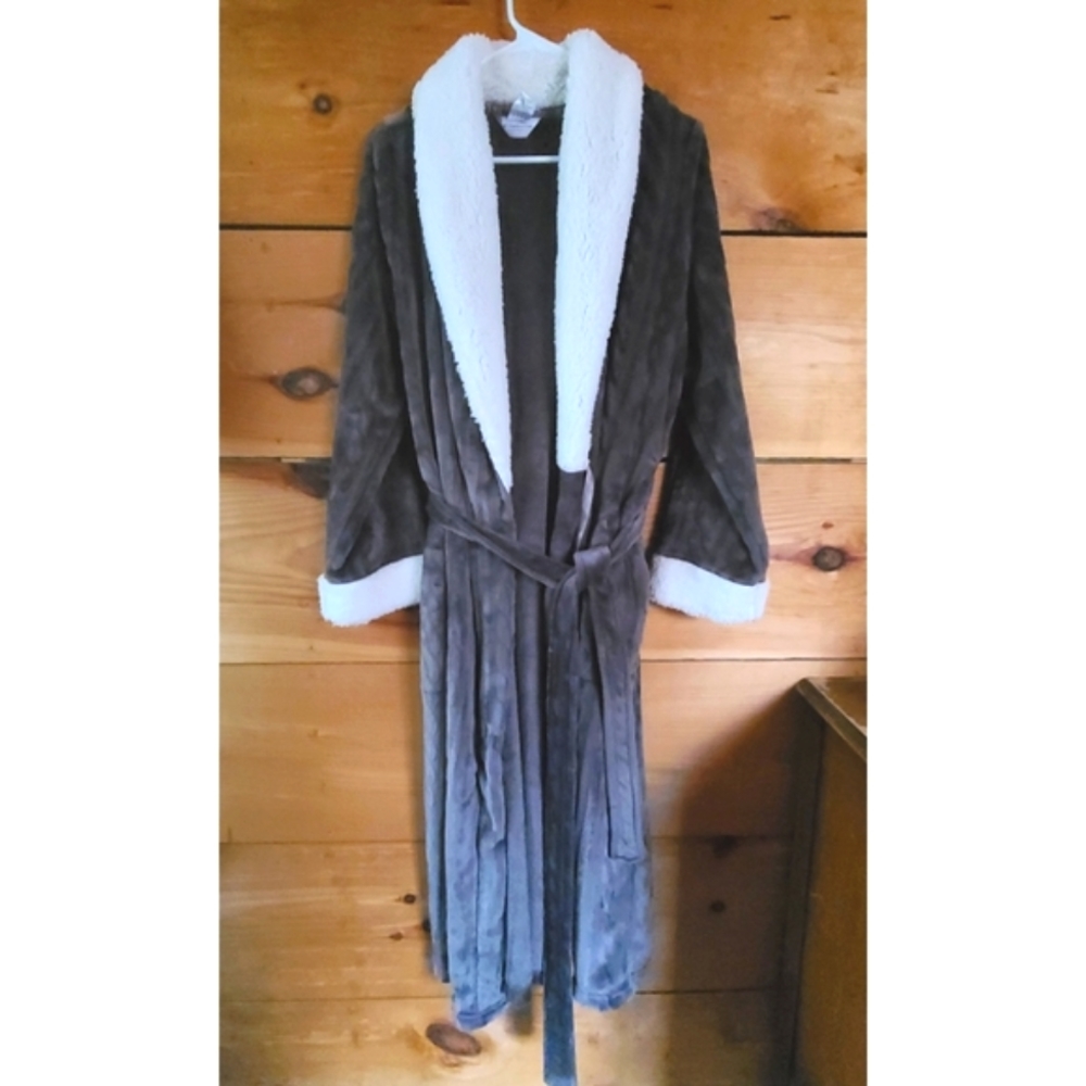 Liz Claiborne Winter Robe